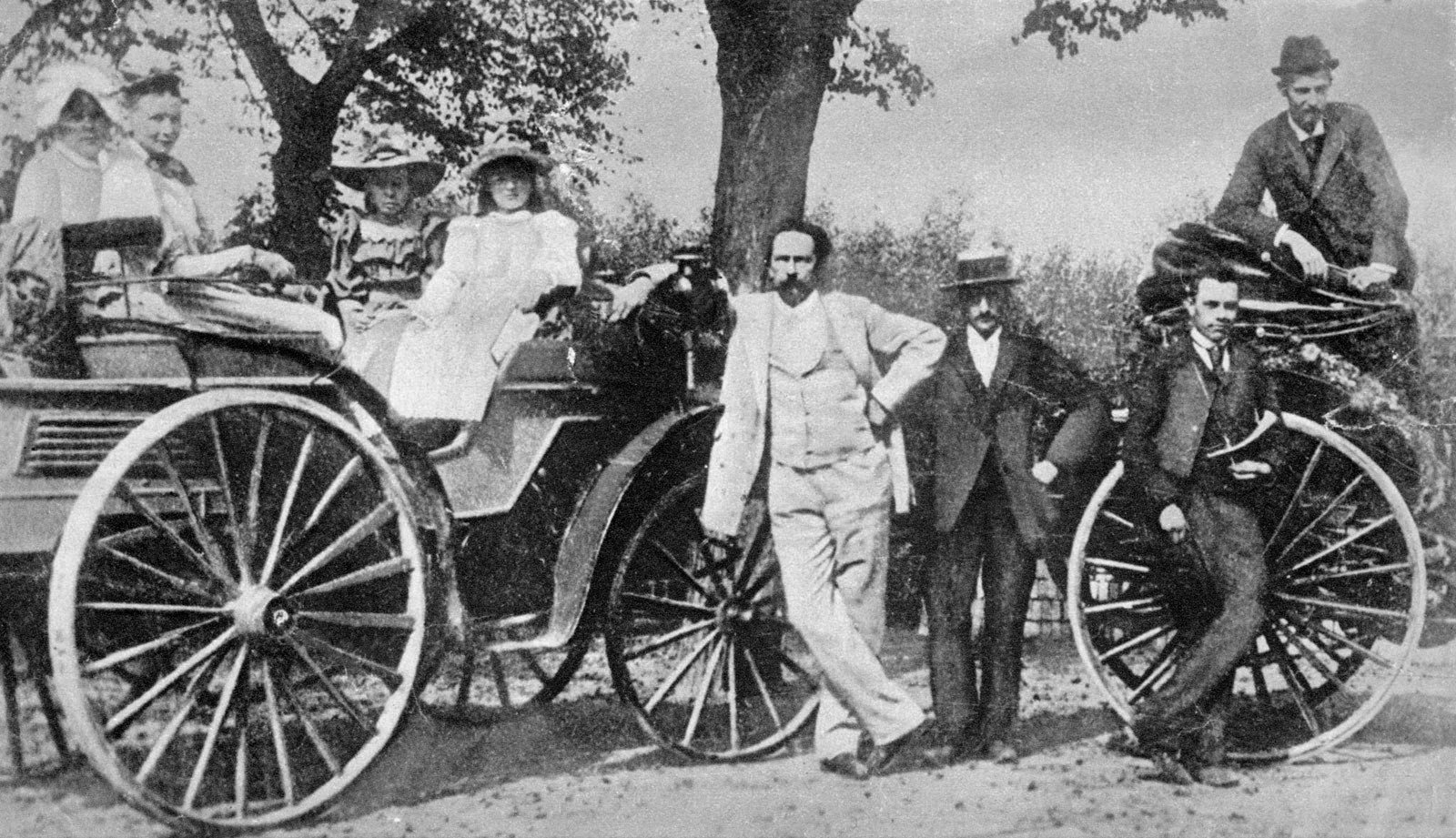 Karl Benz family outing friends one automobiles 1894