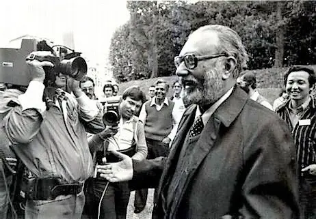 Abdus Salam biography photo 3
