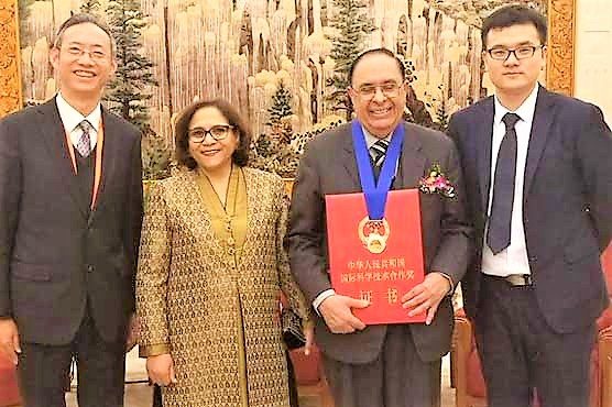 Prof Dr Atta-ur-Rahman awarded highest scientific award of China