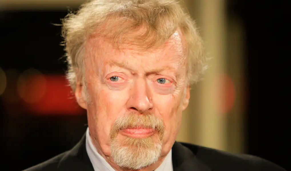 Why Nike founder Phil Knight hired accountants and Lawyers