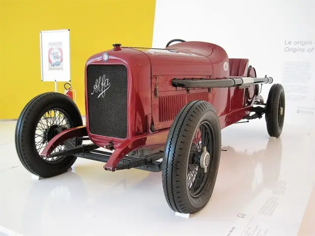 Car Musée Enzo Ferrari