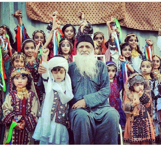 Abdul Sattar Edhi enjoying with the children