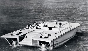 The fibreglass reinforced plastic Yamaha CAT-21 motorboat was launched in 1960