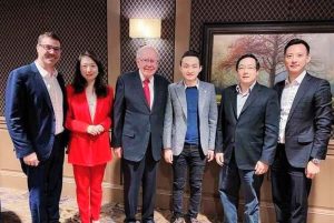 Warren Buffett Lunch Turns Into Dinner for Crypto Faithful