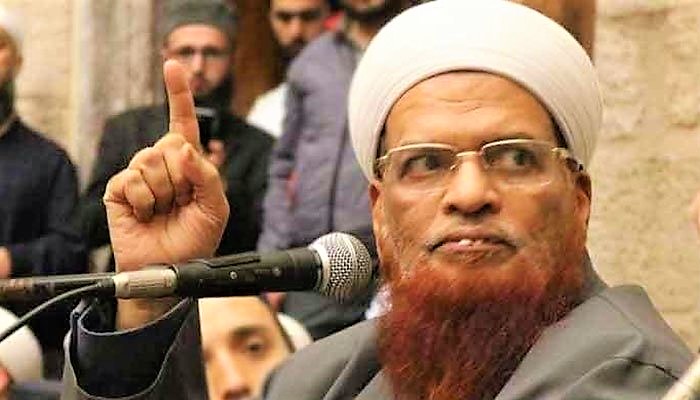Mufti Taqi Says Clerics Agreed On 3-Feet Distance During Prayers not 6